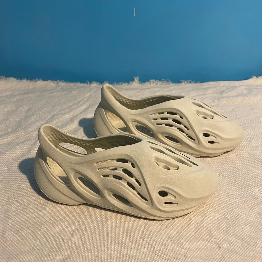 Yeezy Foam Runners Cream size 7 Worn In Great Condition - Picture 6 of 13